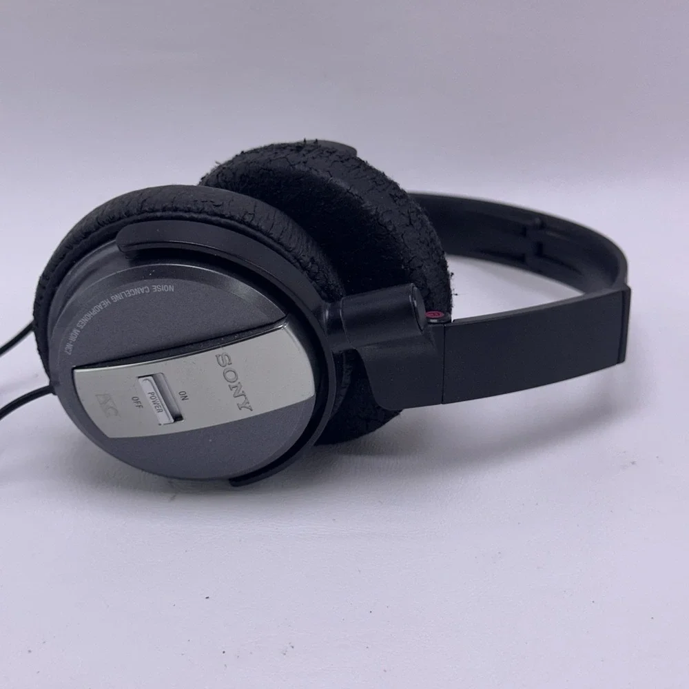 Sony MDR-NC7 Noise Canceling Headphones Wired Travel Over Ear Black‎